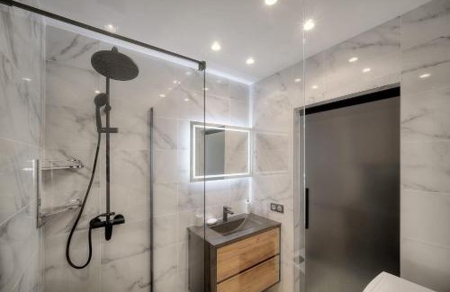 Cannes City Centre Apartment | Cannes Luxury Rental - Stunning apartment with terrace to rent Grand Hotel