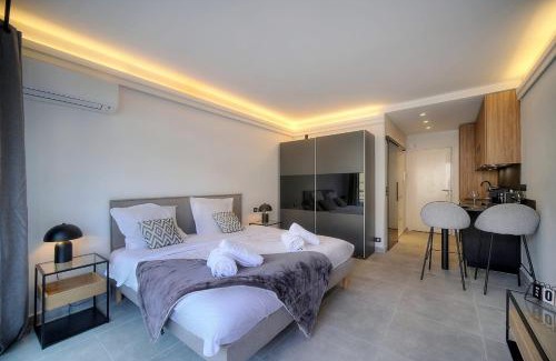 Cannes City Centre Apartment | Cannes Luxury Rental - Stunning apartment with terrace to rent Grand Hotel