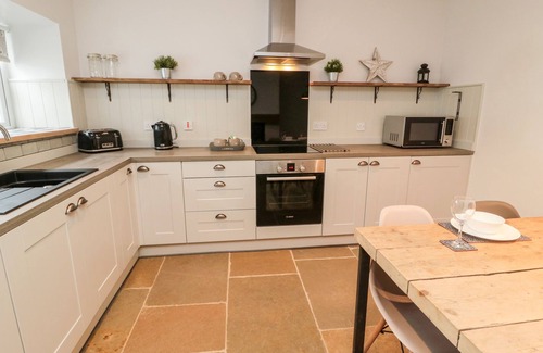 Belford Cottage | CANNY COTTAGE, pet friendly, with open fire in Belford