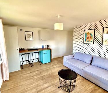 Srodmiescie Połnocne Apartment | Canoe 2-Bedroom Apartment with City View in Central Warsaw