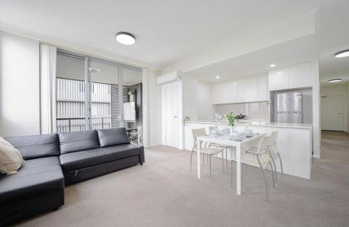 Canterbury Apartment | Canterbury Modern 2Br Apt Near Woolworths