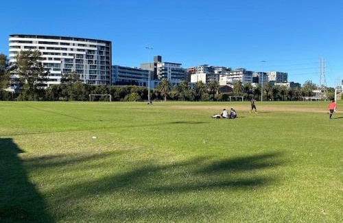 Canterbury Apartment | Canterbury Modern 2Br Apt Near Woolworths