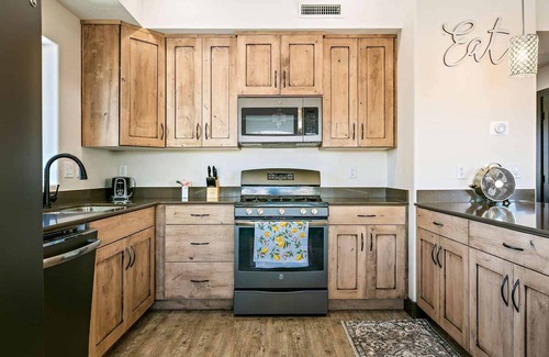 St. George Condo | Canthony's Cottage - PICKLEBALL, Community Pool! Close to trails!