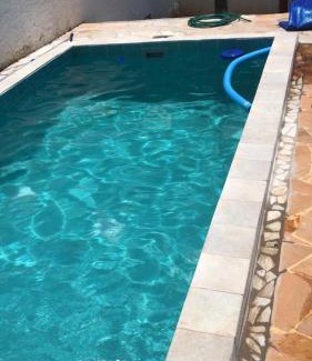 Sapucai-Mirim House | Cantinho na roca com piscina