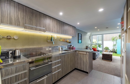 Te Aro Apartment | Canvas Loft Apartment - Urban Sanctuary - Stroll with Easen3 min. to Cuba Street