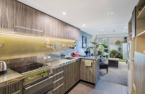 Te Aro Apartment | Canvas Loft Apartment - Urban Sanctuary - Stroll with Easen3 min. to Cuba Street