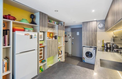Te Aro Apartment | Canvas Loft Apartment - Urban Sanctuary - Stroll with Easen3 min. to Cuba Street