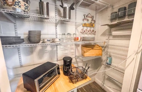 Canyon Lake Apartment | Canyon Lake Loft - Minutes from Boat Ramp 2 - South Side of Canyon Lake!