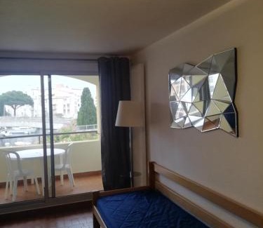 Cap d'Agde Apartment | Cap D 'Agde Studio cabine 5 personnes, vue chenal