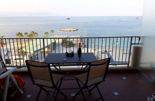 Cap-d'Antibes Apartment | Cap d'Antibes: A nest perched on the sea