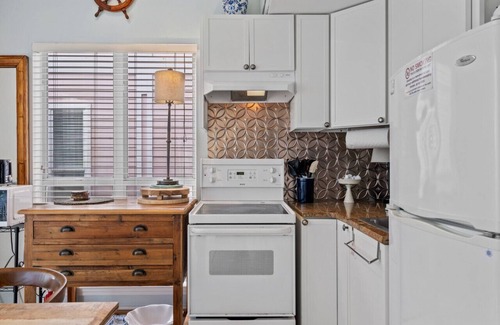 Crystal Beach Cottage | Cap’s Cottage14B Beachwalk Pool Beach Setups