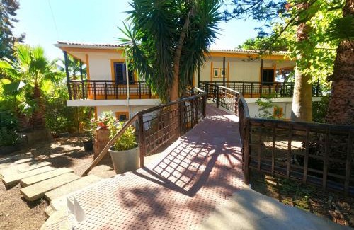 Almada Villa | Caparica, V4 House with garden in Lazarim, Caparica