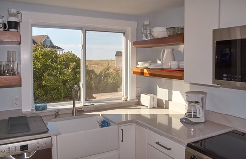 North Truro Cottage | Cape Cod Cottage, 2 Bedroom, Walk Thru Dunes to Sandy Beach