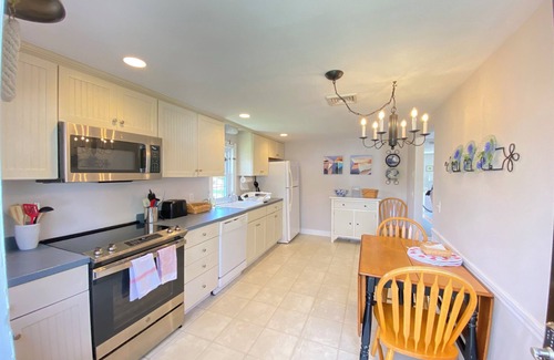 West Yarmouth Cottage | Cape Cod summer cottage with private beach access