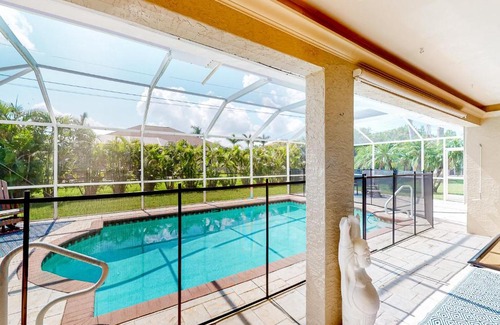 Pelican House | Cape Coral Hideaway