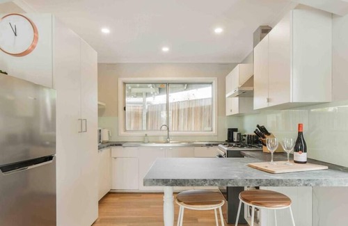 Capel Sound House | Capel Beach House - 2 bedroom pet friendly cottage - 4pm check out on Sundays*
