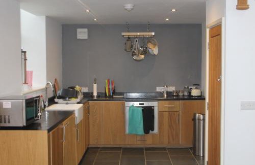 Cwrt House | Capel- Y-Bryniau