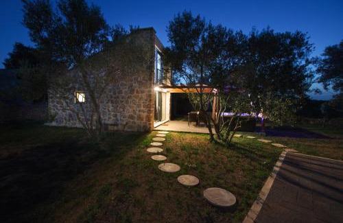 Lukoran House | Capesanta atraktivna kamena kučica