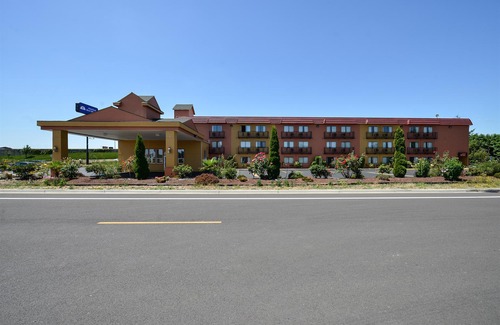 Salem Hotel | Capital Inn and Suites