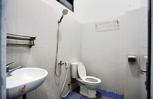 Padang Hotel | Capital O 93467 Wisma Olo Syariah