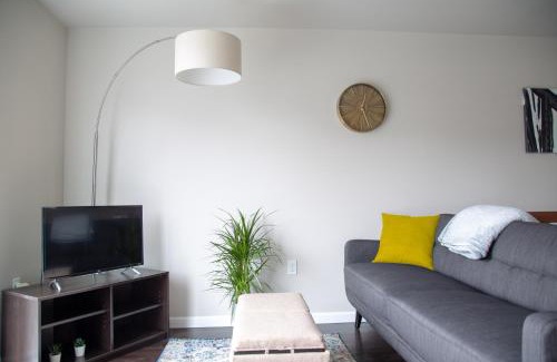 Broadway Apartment | Capitol Hill Modern Studio with Free Parking!