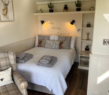 Lochgelly House | Capledrae Farmstay Shepherds Huts