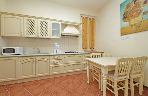 Monti Apartment | Capocci - 2br In Rione Monti By Halldis