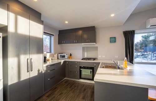 Lake Tekapo House | Capricorn - 2BR Easy Drive to Dark Sky Dining