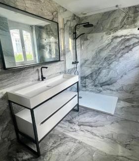 Valenciennes Apartment | Capsule Art Déco - Jacuzzi - Netflix - Home Cinéma - Arcade de jeux & Nintendo switch - 2 chambres - Filet suspendu