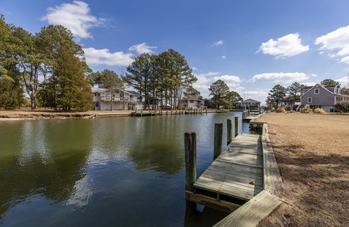 Deep Hole House | Captain Freeland in Oyster Bay! This Home sleeps 8 and has amazing Views of the