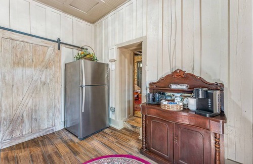 Stephenville House | Captain James Beech House: Historic Stay Near TSU