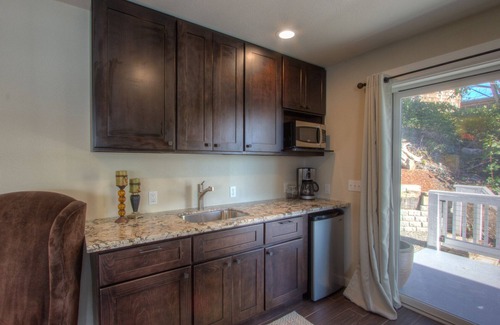Gig Harbor House | Captain's House- Luxury Beachfront Home. 2 Levels for group fun or privacy