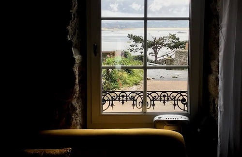 Ile-de-Batz House | Captain's house on Ile de Batz, facing the sea