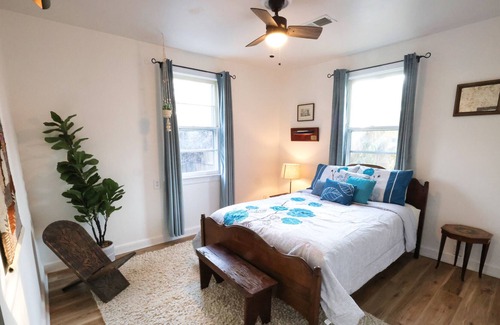 Charleston House | Captain's Quarters-Beautiful Home minutes to Folly