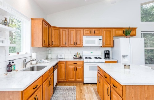 Lake Lure House | Captain's Quarters on Rumbling Bald