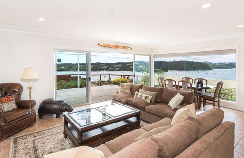 Opua House | Captain's Quarters - Opua Holiday Home