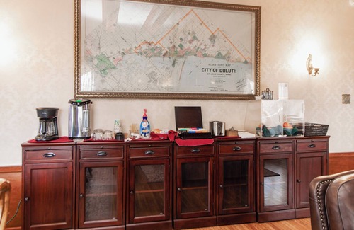 Endion House | Captain's Quarters Suite w/Fireplace & Sauna