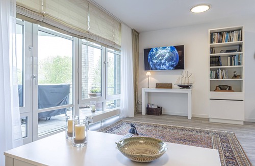 Gluecksburg Apartment | Captain's Suite