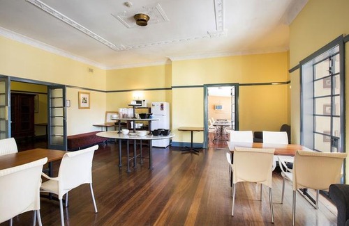 Nedlands Hotel | Captain Stirling Hotel