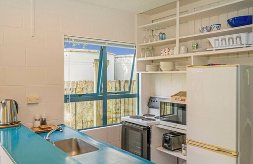 Cooks Beach Cottage | Captains Bach at Cooks - Downstairs Holiday Unit