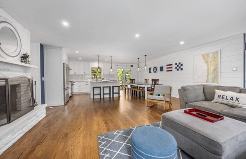 Douglas Villa | Captains Cove and Crew Quarters