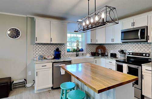 Rockport House | Captains Cove | Dog-Friendly + Fire Pit & Near Local Fun!