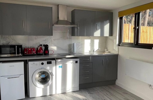 West Hendon Apartment | Captivating 1-Bed Studio in London