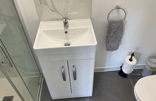 West Hendon Apartment | Captivating 1-Bed Studio in London