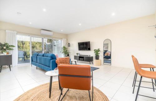 Lyneham Apartment | Captivating 3BR 2BA APT close to Shopping - Hosted by Canstay