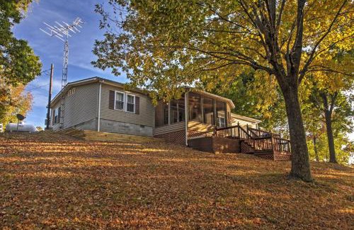 Cadiz House | Captivating Cadiz Hideaway with Deck on Lake Barkley