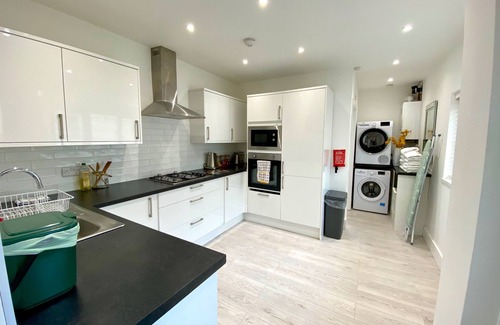 Abercwmboi House | Captivating House in Aberdare sleeps 6 near Brecon