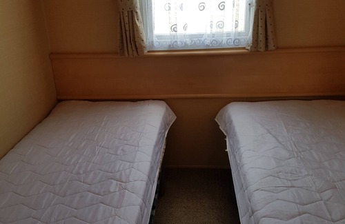 Clacton-on-Sea House | Caravan 8 berth (3 bedroom) on sought after holiday park close to beach