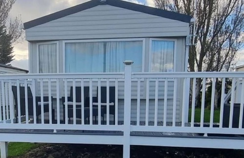 Clacton-on-Sea House | Caravan in Jaywick, Jaywick sand, Clacton-On-Sea, UK