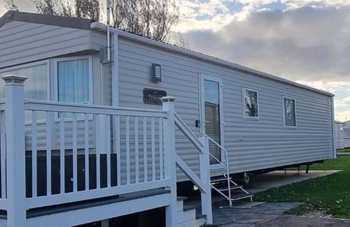 Clacton-on-Sea House | Caravan in Jaywick, Jaywick sand, Clacton-On-Sea, UK